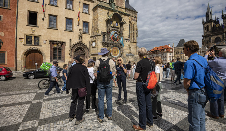 Nefotit se se zvířaty, jezdit MHD. Praha ve videích vzdělává turisty