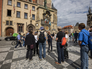 Nefotit se se zvířaty, jezdit MHD. Praha ve videích vzdělává turisty