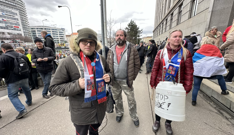 FOTOGALERIE: Traktor, vlajky a guláš. Podívejte se, jak vypadal protest zemědělců v Praze